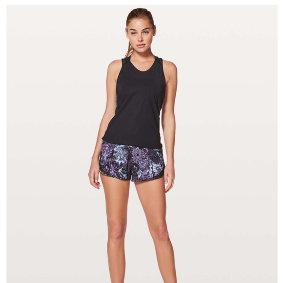 lululemon athletica Pants - Lululemon Hotty Hot Short II *2.5" Memoir Multi Purple / Black